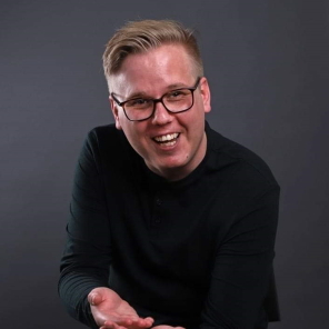 Portrait Tim Perkovic