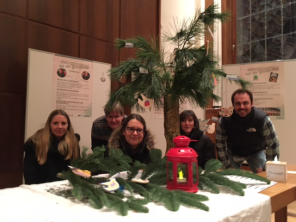 Annika Biallaß (Friedensdorf), Claudia Goldau (KI Kreis Wesel), Judith Schandra (Koordination tolerantes Dinslaken), Petra Kulhoff (Stadt Dinslaken), Jonas Bellingröhr (Friedensdorf) am Tag der Menschenrechte am 10.12.2022