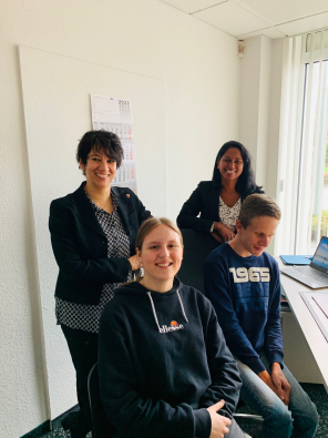Sozialdezernentin Dr. Tagrid Yousef und Behindertenbeauftragte Leslie Unterberg begrüßten Lilli und Julian im Stadthaus Sozialdezernentin Dr. Tagrid Yousef und Behindertenbeauftragte Leslie Unterberg begrüßten Lilli und Julian im Stadthaus