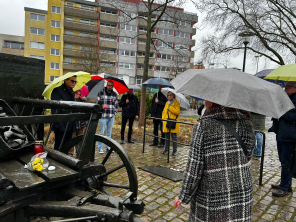 Bild vor dem Judenkarren, Städtepartnerschaft 2023 