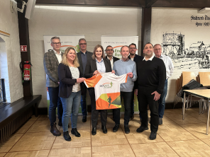 Gruppenbild mit dem SD Energy Run 2023 T-Shirt Gruppenbild mit dem SD Energy Run 2023 T-Shirt