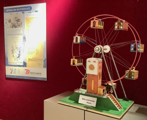 Gebautes Riesenrad Kunstausstellung 