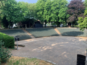 Das Dinslakener Burgtheater ist saniert worden. Das Dinslakener Burgtheater ist saniert worden. Foto vom 23.06.2023