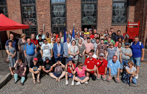 Gruppenbild Empfang im Burginnenhof Gruppenbild Empfang im Burginnenhof