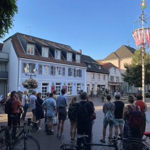 Menschen auf dem Altmarkt