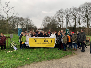 Gruppenfoto auf einer Wiese Gruppenfoto auf einer Wiese