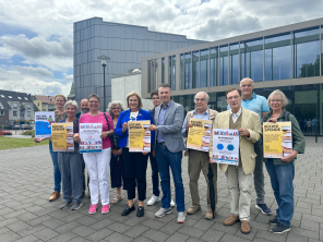 Gruppenbild vor der Kathrin Türks Halle Gruppenbild vor der Kathrin Türks Halle