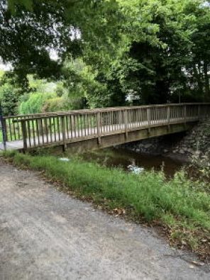 Holzbrücke über den Rotbach