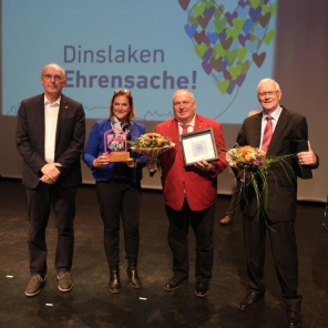 Preisträger der Ehrenamtspreisverleihung auf der Bühne der KTH