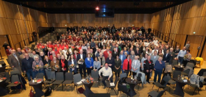 Gruppenbild des Publikums und den Preisträgern der Ehrenamtspreisverleihung in der KTH