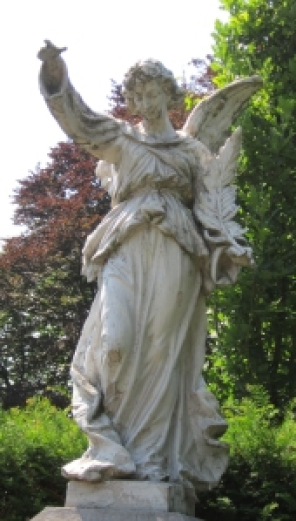 Engel von einem Grab auf dem Parkfriedhof Engel von einem Grab auf dem Parkfriedhof