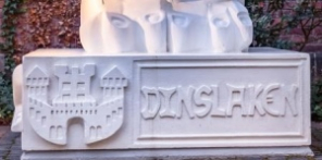 Statur mit Schrift Dinslaken 