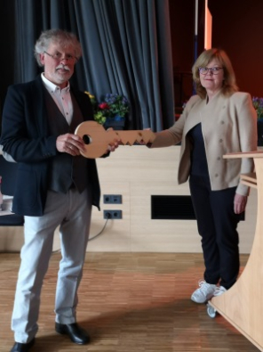 Hans-Ulrich Wangerin (Schulleiter EBGS) und ProZent-Geschäftsführerin Walburga Wüster am 01.09.2020 Hans-Ulrich Wangerin (Schulleiter EBGS) und ProZent-Geschäftsführerin Walburga Wüster am 01.09.2020