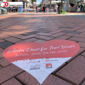 Herzaufkleber in der Neustraße am 29.06.2020 Herzaufkleber in der Neustraße am 29.06.2020