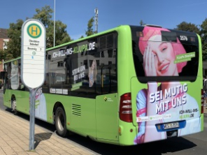 NIAG-Bus mit Werbung für das Kinder- und Jugendparlament Dinslaken NIAG-Bus mit Werbung für das Kinder- und Jugendparlament Dinslaken