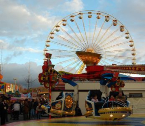 Riesenrad von weiter weg 