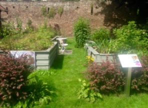 Blick in den Färbergarten vor der alten Stadtmauer