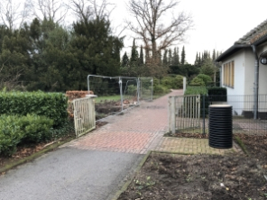 Parkfriedhof: Veränderter Eingang während der Bauarbeiten Parkfriedhof: Veränderter Eingang während der Bauarbeiten