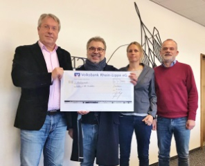 Lothar Muschik (Stadt Dinslaken Leitung Geschäftsbereich Jugend und Soziales), Volker Marquard (Marquard Engineering), Kathrin Vehoff (Marquard Engineering), Michael Ahls (Stadt Dinslaken Leiter Soziale Dienste) Lothar Muschik (Stadt Dinslaken Leitung Geschäftsbereich Jugend und Soziales), Volker Marquard (Marquard Engineering), Kathrin Vehoff (Marquard Engineering), Michael Ahls (Stadt Dinslaken Leiter Soziale Dienste)