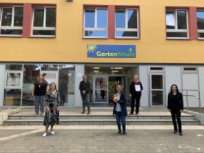 Schulleiterin Diana Linder, Schul- und Sozialdezernentin Christa Jahnke-Horstmann, Holger Mrosek, Leiter des städtischen Geschäftsbereichs Jugend und Soziales, Hacer Kilic vom Internationalen Bund, Angelika Oppat-Balding vom Internationalen Bund am 10.09.2020 Schulleiterin Diana Linder, Schul- und Sozialdezernentin Christa Jahnke-Horstmann, Holger Mrosek, Leiter des städtischen Geschäftsbereichs Jugend und Soziales, Hacer Kilic vom Internationalen Bund, Angelika Oppat-Balding vom Internationalen Bund am 10.09.2020