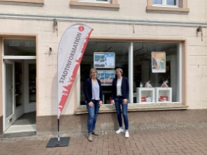 Susanne Kremer und Gesa Scholten vom Team der Stadtinfo - Juni 2020 Susanne Kremer und Gesa Scholten vom Team der Stadtinfo - Juni 2020