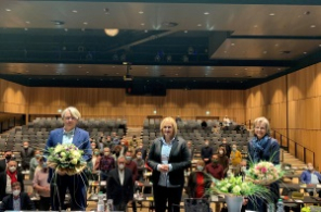 Dr. Thomas Palotz, Bürgermeisterin Michaela Eislöffel, Christa Jahnke-Horstmann am 14.12.2021 während der Ratssitzung in der KTH Dr. Thomas Palotz, Bürgermeisterin Michaela Eislöffel, Christa Jahnke-Horstmann am 14.12.2021 während der Ratssitzung in der KTH