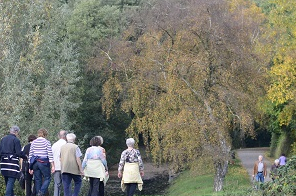 Wandergruppe auf dem Rotbach-Weg