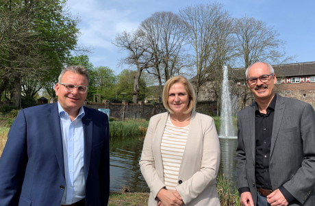 Bild von Mario Balgar, Michaela Eislöffel und Alexandro Hugenberg vor dem Ententeich Bild von Mario Balgar, Michaela Eislöffel und Alexandro Hugenberg vor dem Ententeich