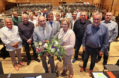 Achim Thomae und Bürgermeisterin Eislöffel mit Blumenstrauß Achim Thomae und Bürgermeisterin Eislöffel mit Blumenstrauß
