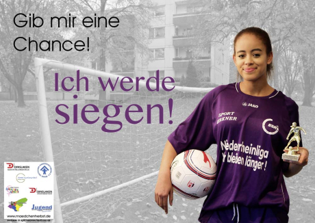 Designwelt Mädchen Foto einer jungen Frau mit Fußballmit Text: Gib mir eine Chance! Ich werde siegen!