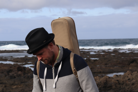 Mann mit Gitarre auf Teneriffa Mann mit Gitarre auf Teneriffa