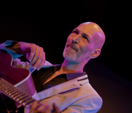 Chad Strentz mit Gitarre Chad Strentz mit Gitarre