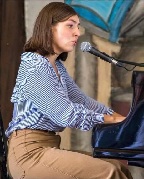 Emma Stappenbeck am Klavier
