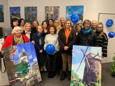 Gruppenbild mit Kunstbildern Gruppenbild mit Kunstbildern