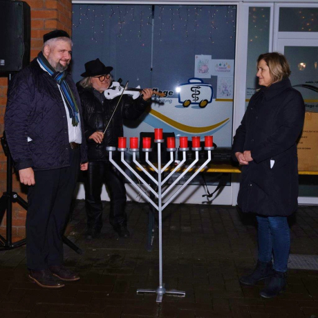 Geigenspieler und Kerzenständer Geigenspieler und Kerzenständer