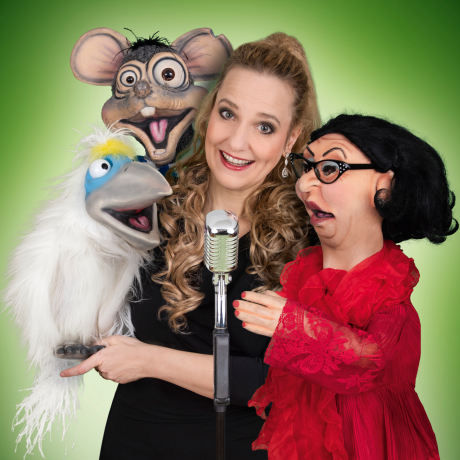 Bauchrednerin mit Puppen Bauchrednerin mit Puppen