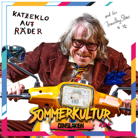 Helge Schneider fährt auf einem Motorroller Helge Schneider fährt auf einem Motorroller