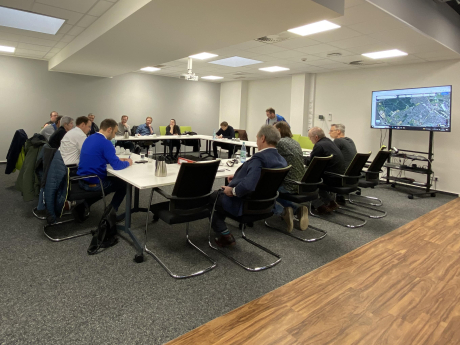 Teilnehmende der Arbeitsgruppe Grundwasser sitzen am Tischkarree Teilnehmende der Arbeitsgruppe Grundwasser sitzen am Tischkarree