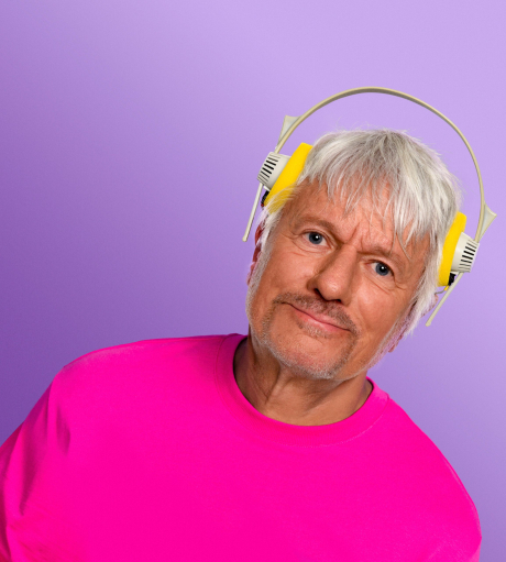 Jürgen Becker mit Kopfhörer Jürgen Becker mit Kopfhörer