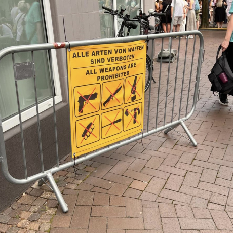 Hinweis auf die Waffenverbotszone bei den DIN-Tagen 2024 Hinweis auf die Waffenverbotszone bei den DIN-Tagen 2024