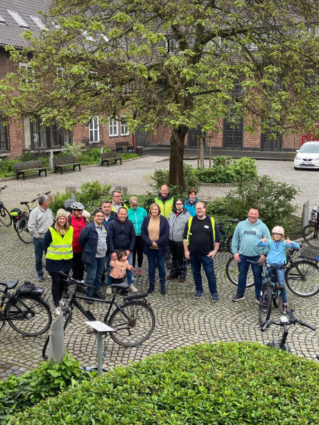 Stadtradeln 2024: Mit dem traditionellen Anradeln eröffneten Bürgermeisterin Eislöffel und die interessierten Teilnehmenden die Aktion Stadtradeln 2024: Mit dem traditionellen Anradeln eröffneten Bürgermeisterin Eislöffel und die interessierten Teilnehmenden die Aktion