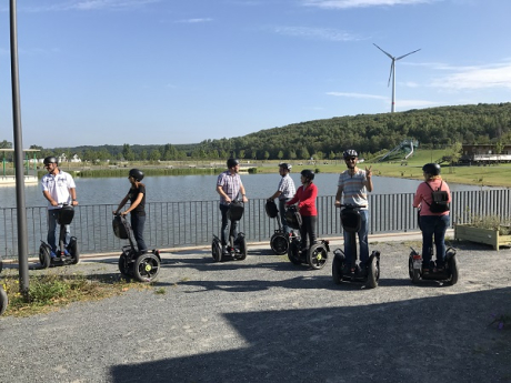 Gruppe von Segway-Fahrern im Bergpark Lohberg