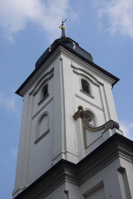 Kirchturm der evangelischen Stadtkirche