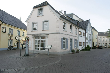 Foto der Wöllepump an der Ecke Duisburger Straße - Brückstraße Foto der Wöllepump an der Ecke Duisburger Straße - Brückstraße