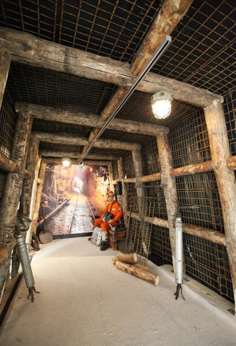 tuerstock.jpg nachgebauter Türstock im Dizeum Lohberg